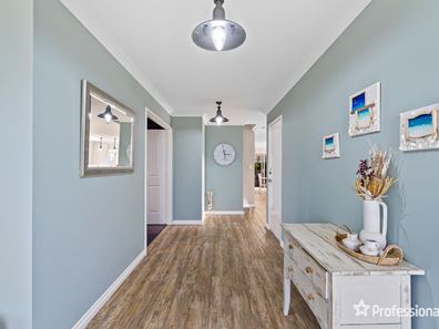 17 Stellaria Avenue, Halls Head WA 6210