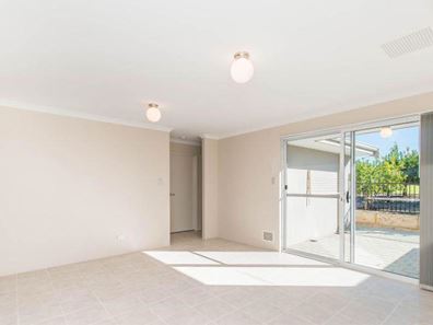1/2 Positano Crescent, Yangebup WA 6164