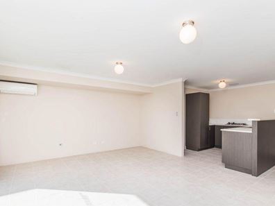 1/2 Positano Crescent, Yangebup WA 6164