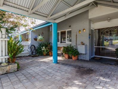 4/2 Elmslie St, Orelia WA 6167