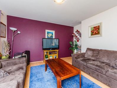 4/2 Elmslie St, Orelia WA 6167