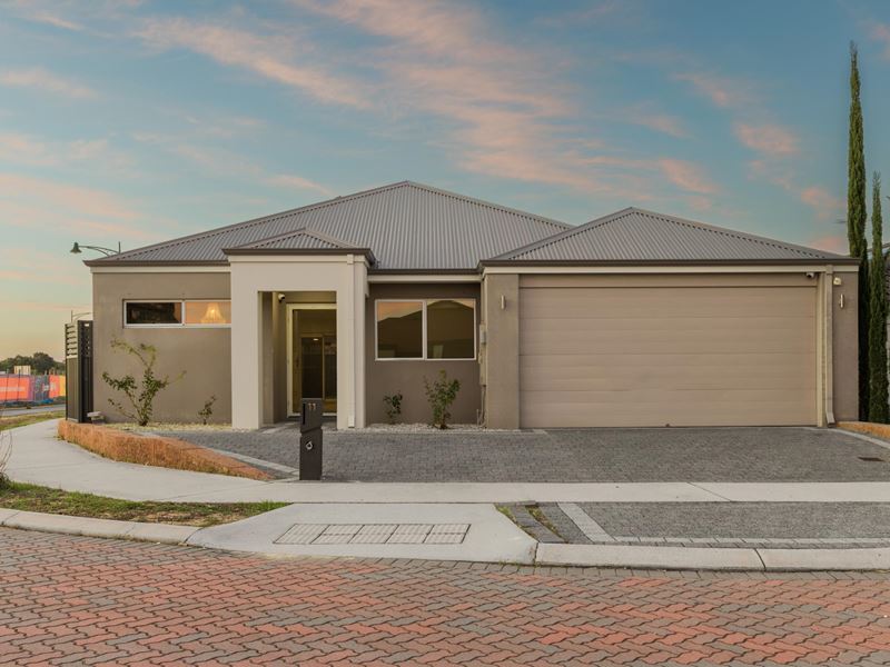 11 Torbay Way, Piara Waters WA 6112