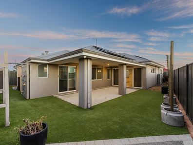 11 Torbay Way, Piara Waters WA 6112