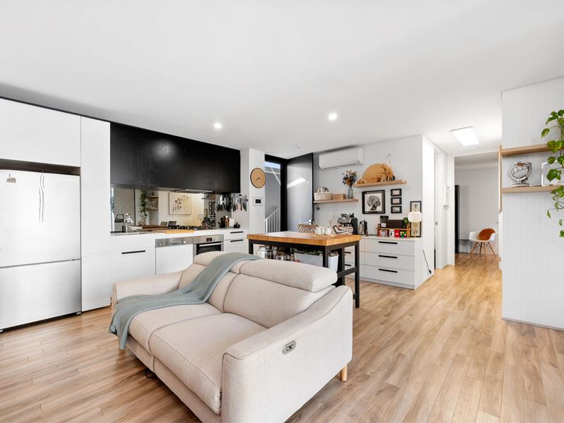16/402 Carrington Street, Hamilton Hill