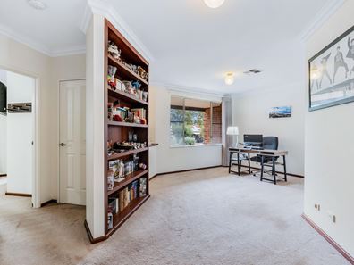 15 Waterlily Drive, Stratton WA 6056
