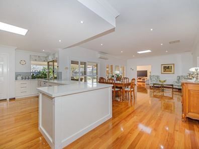 12 Chatsworth Gate, Canning Vale WA 6155