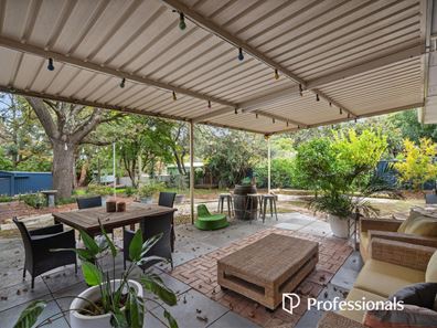 10 Gloucester Road, Kalamunda WA 6076