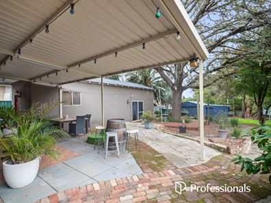 10 Gloucester Road, Kalamunda WA 6076