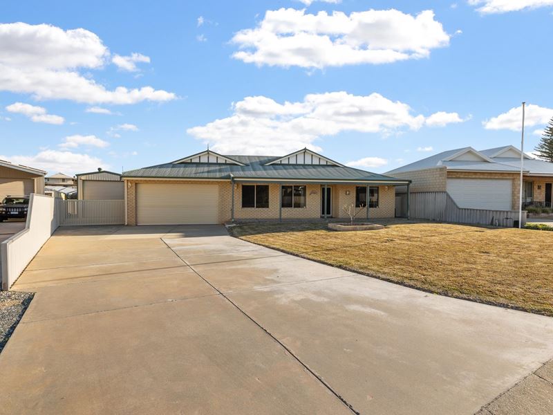 9 RODRIGUES CRESCENT, Ledge Point