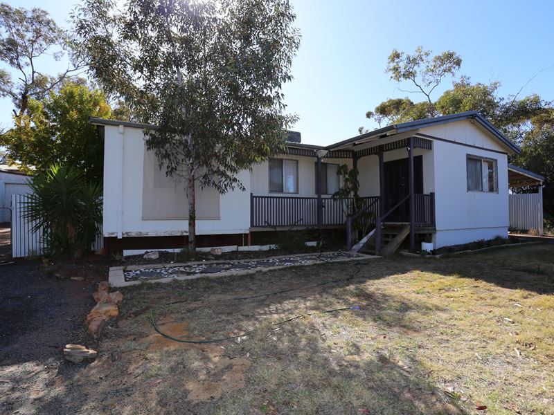 3 Larkin St, Kambalda East WA 6442