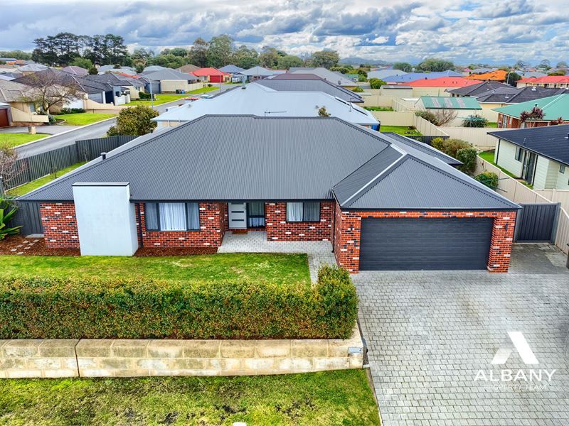 2 Stoddart Corner, Mckail WA 6330