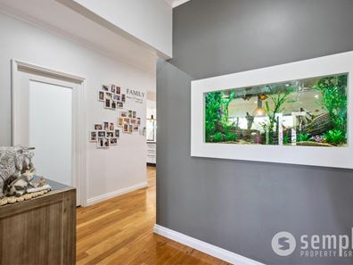 10 Meridian Street, Success WA 6164