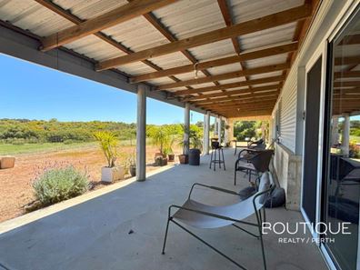 104 Stock Route Road, Yardarino WA 6525