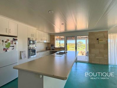 104 Stock Route Road, Yardarino WA 6525