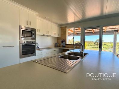 104 Stock Route Road, Yardarino WA 6525