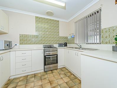 25 Hargrave Drive, Thornlie WA 6108