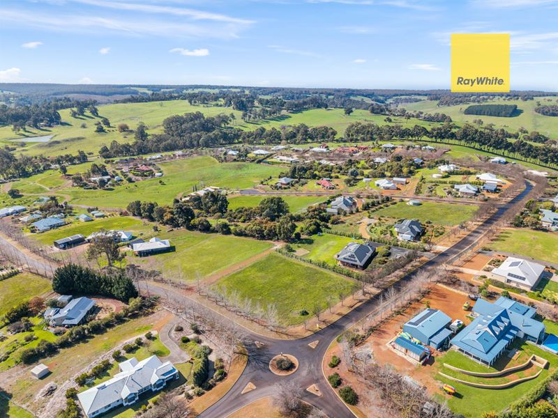 9 Robinia Way, Kangaroo Gully WA 6255