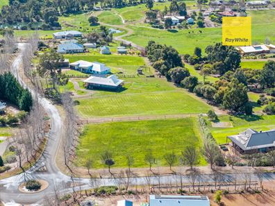 9 Robinia Way, Kangaroo Gully WA 6255