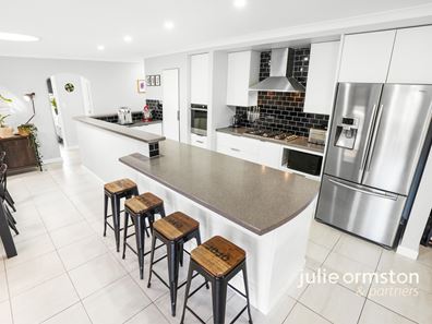 45 Chichester Drive, Woodvale WA 6026
