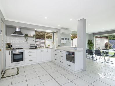 4 Maroon Place, Warnbro WA 6169