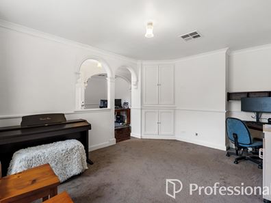 16 Madeira Place, Safety Bay WA 6169
