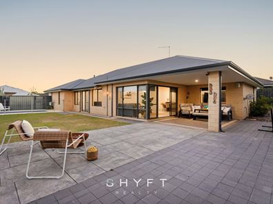 11 Wildwood Mews, Carramar WA 6031