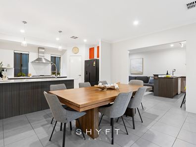 11 Wildwood Mews, Carramar WA 6031