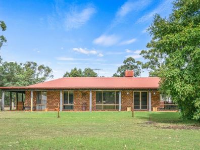 211 Kargotich Road, Oakford WA 6121