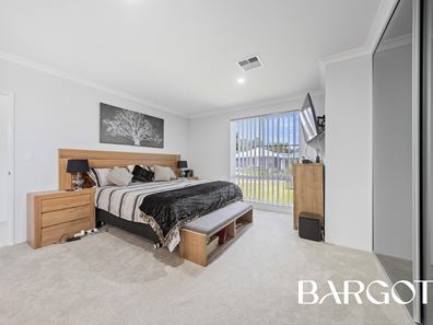 10 Balcombe Loop, Bushmead WA 6055