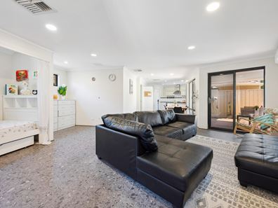 10A Ruth Avenue, Canning Vale WA 6155