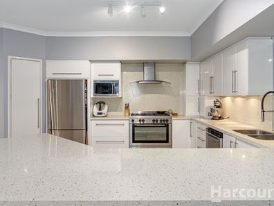 11 Highcliffe Rise, Currambine WA 6028