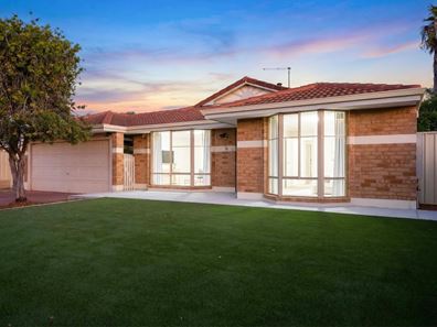 74 Gnangara Drive, Waikiki WA 6169