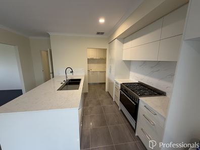 34 Lilylock Crescent, Henley Brook WA 6055