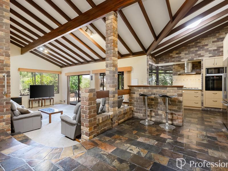 6 Flint Court, Leeming WA 6149