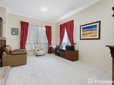 6 Flint Court, Leeming WA 6149