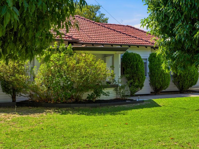 4 Sir James Avenue, Harvey WA 6220