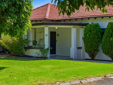 4 Sir James Avenue, Harvey WA 6220