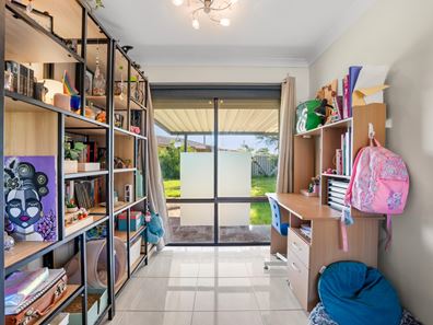 18 Jindarra Close, Cooloongup WA 6168