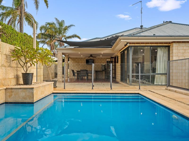 14 Magnolia Rise, Halls Head WA 6210