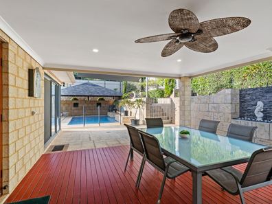 14 Magnolia Rise, Halls Head WA 6210