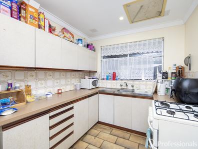 8 Carleton Crescent, Forrestfield WA 6058