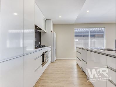 9 William Street, Little Grove WA 6330