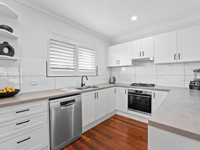 1 Allen Close, Rockingham WA 6168