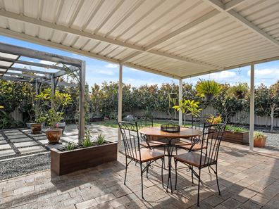 1 Allen Close, Rockingham WA 6168