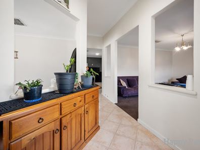 9 Rosewood Lane, Thornlie WA 6108