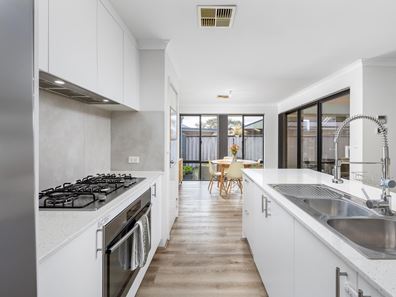 10 Lewana Approach, Dalyellup WA 6230
