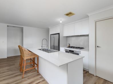 10 Lewana Approach, Dalyellup WA 6230