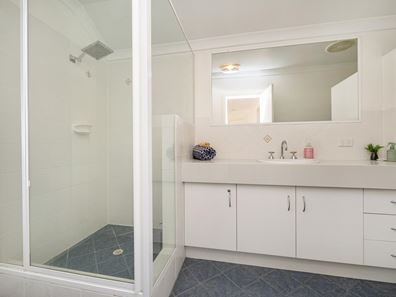 2/5 Elmore Road, Quindalup WA 6281