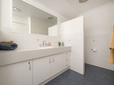 2/5 Elmore Road, Quindalup WA 6281