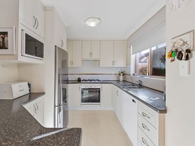 17/160 West Coast Drive, Sorrento WA 6020